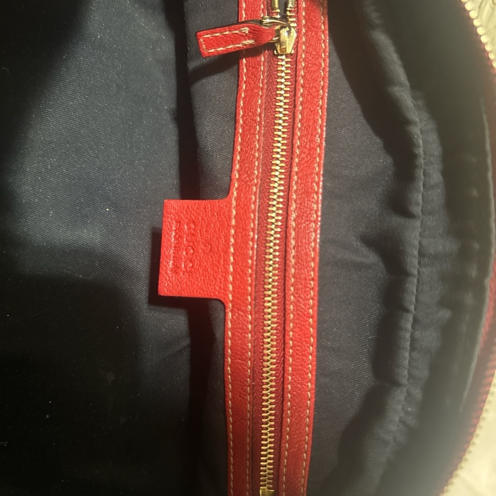 Gucci Red Leather Shoulder Bag with Gold Chain - Picture 4 of 6